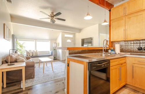 Los Alamos Casa | Den Street Cottage