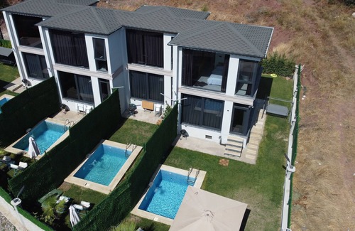 Dilovasi Villa | Denize Yakın Lüks Villa – Havuzlu ve Konforlu villa with AC in Kocaeli