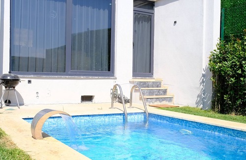 Dilovasi Villa | Denize Yakın Lüks Villa – Havuzlu ve Konforlu villa with AC in Kocaeli