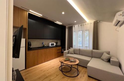 Tirana Apartamento | Dennys Apartments Villa at Komuna e Parisit