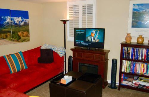 Southeast Apartamento | Denver Blue Bear Den 3BR 2BA & Spa