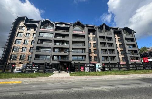 Puerto Varas Apartamento | Depa con piscina frente al Lago Llanquihue y vista al volcán