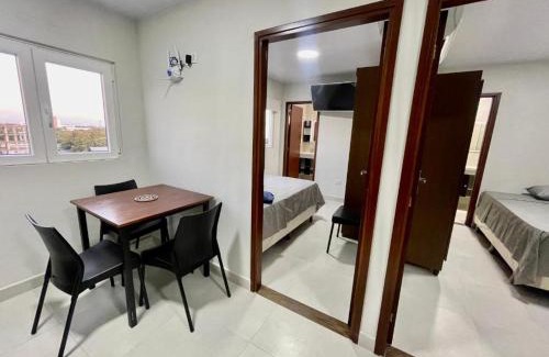 Santa Cruz Apartamento | Departamentos cerca del Aeropuerto y sobre AV con Piscina WiFi Moderno