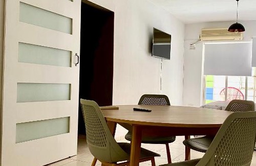 San Juan Apartamento | Departamento amplio, muy bien ubicado, dos ambientes, separado cocina y baño, el barrio no es lindo pero las instalaciones perfectas y li