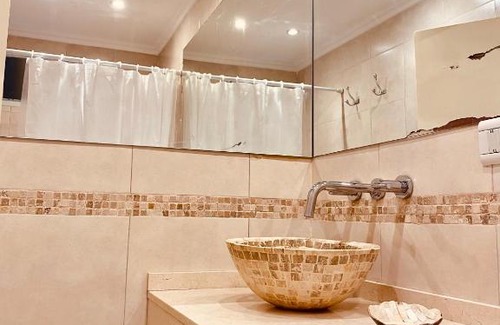 San Juan Apartamento | Departamento amplio, muy bien ubicado, dos ambientes, separado cocina y baño, el barrio no es lindo pero las instalaciones perfectas y li