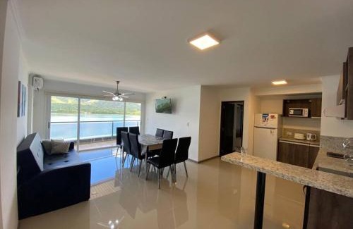 Villa Parque Siquiman Apartamento | Departamento con vista al lago en Veneto Village