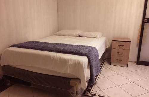 Ayacucho Apartamento | Departamento espacioso, 1er piso, céntrico, 3 baños, frente al parque Ingenieros