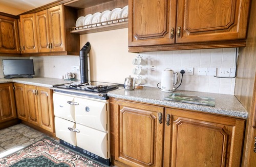 Enniskillen Cabaña | DERRIENS FARMHOUSE, pet friendly in Letterbreen, County Fermanagh