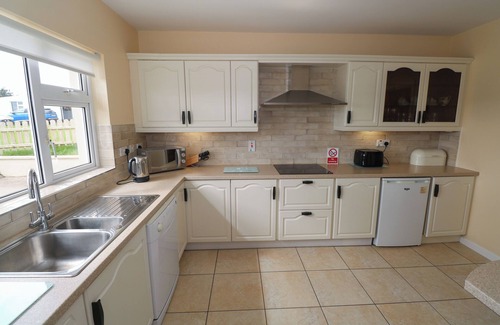 Enniskillen Casa | DERRYALLEN VIEW, pet friendly, with open fire in Enniskillen