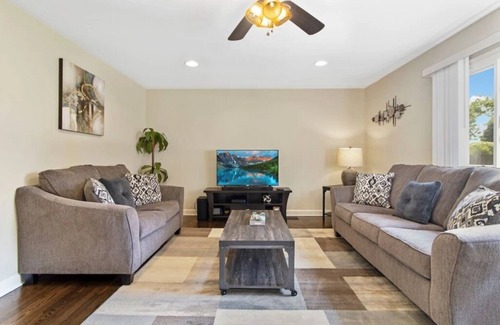 Des Plaines Casa | Des Plaines FHS Rental