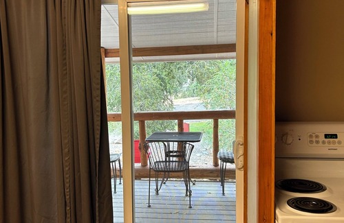 Madras Apartamento | Deschutes River Fly Shop & Camp, River View Cabin Rental