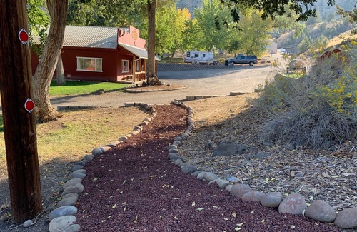 Madras Apartamento | Deschutes River Fly Shop & Camp, River View Cabin Rental