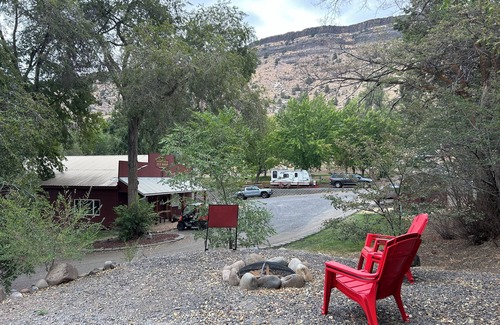 Madras Apartamento | Deschutes River Fly Shop & Camp, River View Cabin Rental