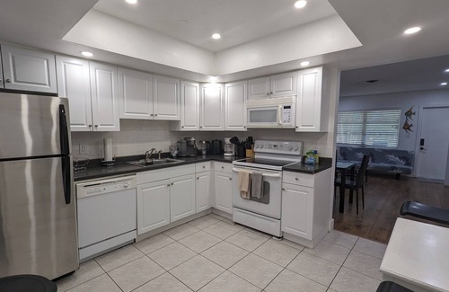 Coral Heights Casa | Jacuzzi cerca a la playa. BBQ / Patio Spa