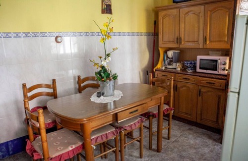 Laviana Casa | Descubre la Tranquilidad en La Aldea: Tu Refugio con Vistas a la Montaña