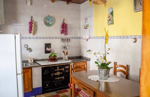Laviana Casa | Descubre la Tranquilidad en La Aldea: Tu Refugio con Vistas a la Montaña