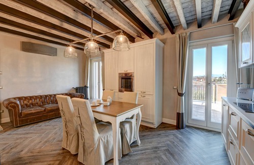 Desenzano del Garda City Centre Apartamento | DesenzanoLoft : La Vite Luxury Appartment 2 (CIR 017067 CNI 00319) .
