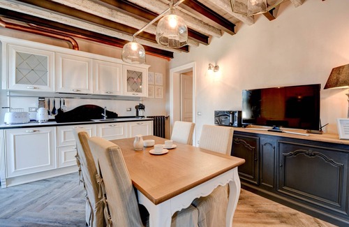 Desenzano del Garda City Centre Apartamento | DesenzanoLoft : La Vite Luxury Appartment 2 (CIR 017067 CNI 00319) .