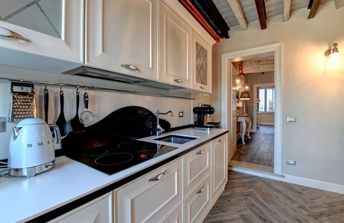 Desenzano del Garda City Centre Apartamento | DesenzanoLoft : La Vite Luxury Appartment 2 (CIR 017067 CNI 00319) .