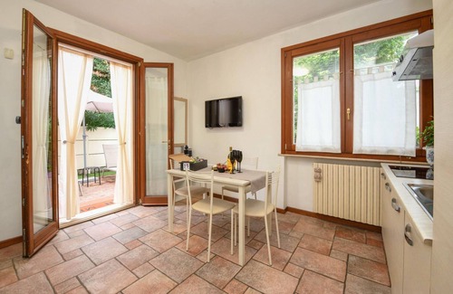 Desenzano del Garda Apartamento | Desenzanoloft Garden and Pool