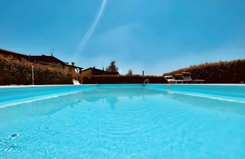 Desenzano del Garda Apartamento | DesenzanoLoft Official Partner Homes & Villas by Marriott Bonvoy - Oasis Apartment with garden and pool