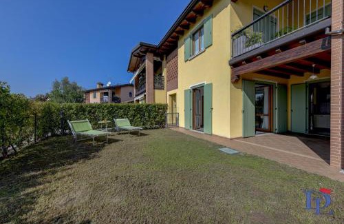 Desenzano del Garda Apartamento | DesenzanoLoft Official Partner Homes & Villas by Marriott Bonvoy - Oasis Apartment with garden and pool
