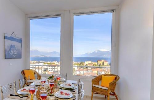 Desenzano del Garda Apartamento | DesenzanoLoft Official Partner Homes & Villas by Marriott Bonvoy - Window of Lake Family Apartment with Parking Spot