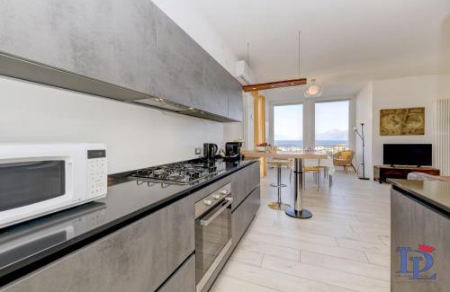 Desenzano del Garda Apartamento | DesenzanoLoft Official Partner Homes & Villas by Marriott Bonvoy - Window of Lake Family Apartment with Parking Spot