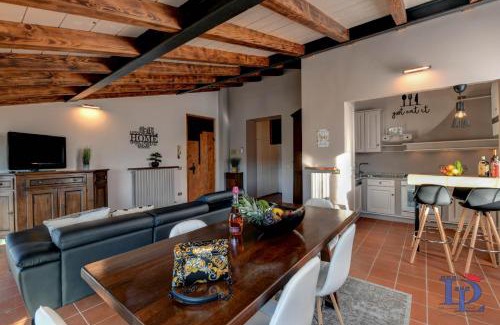 Rivoltella Apartamento | DesenzanoLoft Official Partner Homes & Villas by Marriott Bonvoy - SWAROVSKI Family apartment with pool