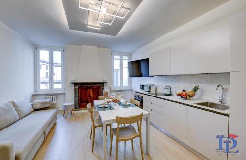 Desenzano del Garda City Centre Apartamento | DesenzanoLoft Official Partner Homes & Villas by Marriott Bonvoy - Apa Dom Downtown Family Apartment
