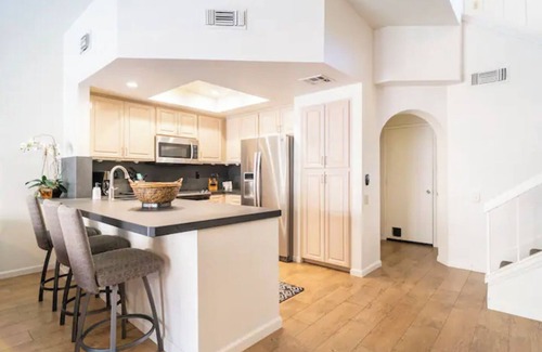 Palm Desert Condominio | Desert Oasis Retreat: Chic Condo in Palm Desert Paradise with Private Spa