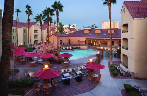 Las Vegas Villa | Desert Club ofrece lo mejor de ambas experiencias en Las Vegas.