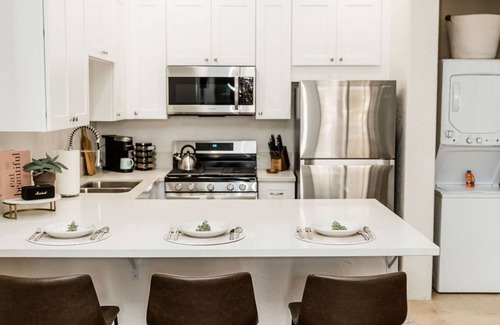 Village Condominio | Desert DayDream 1 Bedroom Condo steps away from Old Town La Quinta #244554