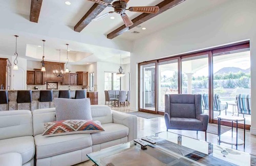 Paradise Valley Casa | ¡RECIEN AGREGADO! Perfecto para grupos grandes! Vistas de la azotea de Camelback! Villa de lujo!