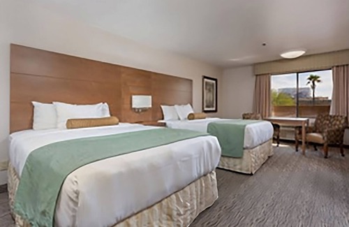 Yuma Hotel | DESERT ESCAPE! COMFY UNIT FOR 4, POOL, PARKING