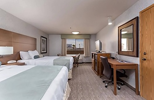 Yuma Hotel | DESERT ESCAPE! COMFY UNIT FOR 4, POOL, PARKING