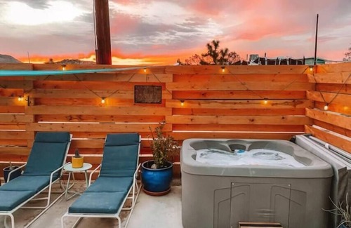 Joshua Tree Casa | Desert Escape, Sweeping Views, 2.5 Fenced Acres, Hot Tub · Golden Hour House