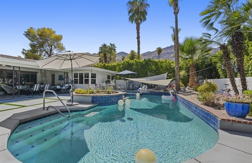 Tahquitz River Estates Casa | Desert Flamingo House