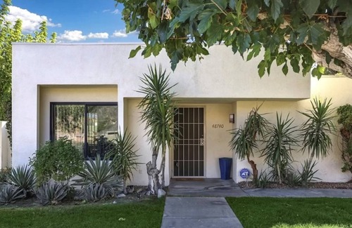 Palm Desert Condominio | Desert Flower Retreat in Palm Desert near El Paseo