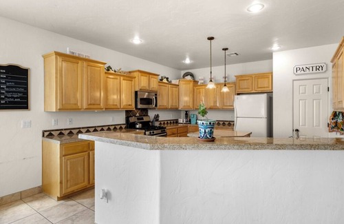 Las Cruces Casa | Desert Getaway - 3BR Home w/Outdoor Kitchen & Spacious Patio