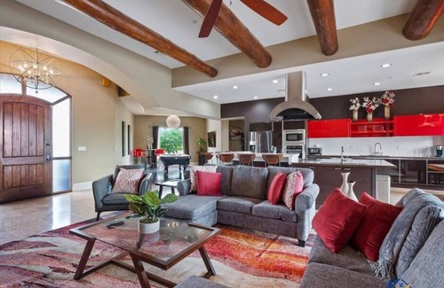 North Scottsdale Casa | Desert Hideaway+Shuffleboard+Golf+Billiards+Pool & Spa+Table Tennis