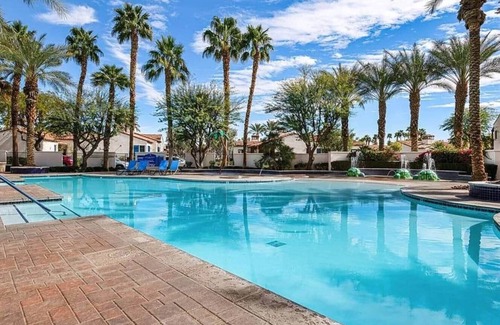 La Quinta Villa | Desert King Room w/Mountain Views in Resort Villa