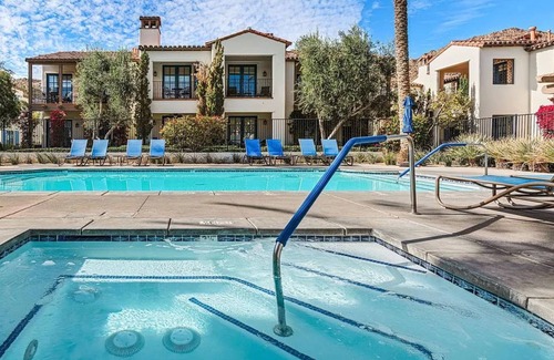 La Quinta Villa | Desert King Room w/Mountain Views in Resort Villa