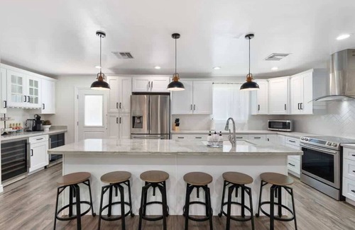 Camelback East Casa | Desert Luxe 5BR | Games | Heated Pool | BBQ Grill