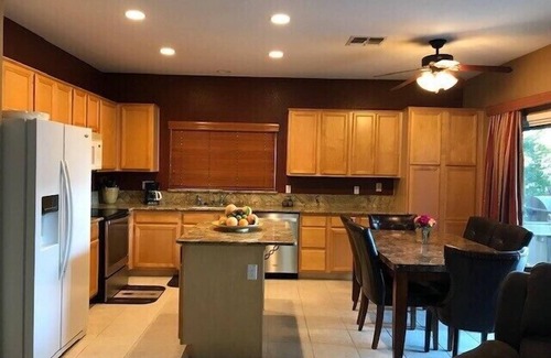 Sunrise Casa | NFL, Nascar, Golf y NHL en 10 minutos o menos. Piscina privada, WiFi gratuito, Nat. Barbacoa de gas
