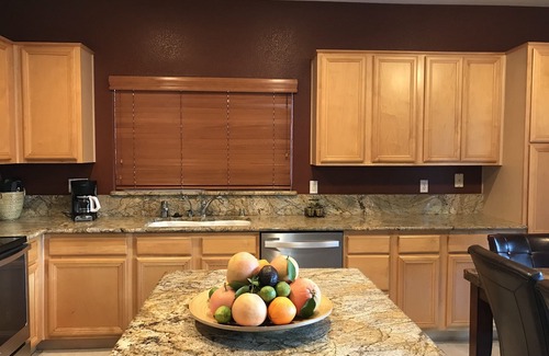 Sunrise Casa | NFL, Nascar, Golf y NHL en 10 minutos o menos. Piscina privada, WiFi gratuito, Nat. Barbacoa de gas