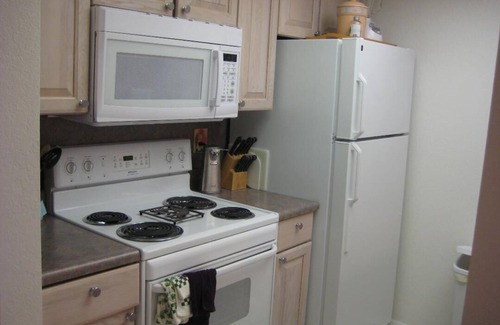 East Mesa Condominio | Desert Oasis en Friendly Community!