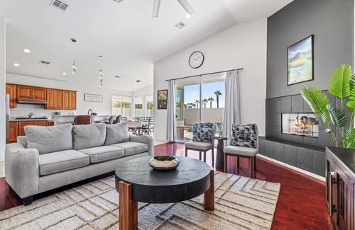 Sonrisa Casa | Desert Oasis Retreat with Private Pool & Mountain Views
