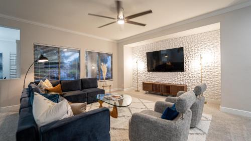 Queenland Manor Casa | Desert Queen Queen Creek