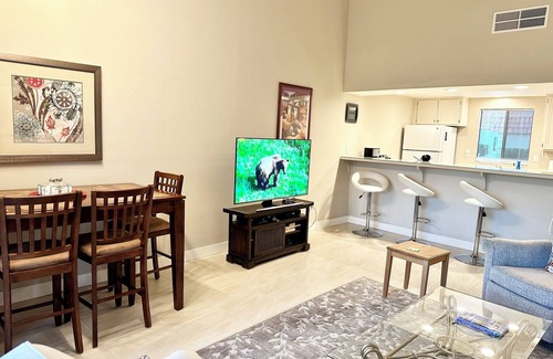 Palm Desert Casa | Desert Retreat with Golf course and Mountain views. Pickle Ball, Tennis, Pools!